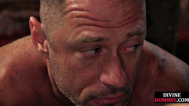 Dominatrix electrosex session