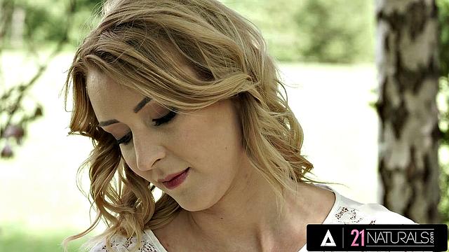 21 NATURALS - Sole Seduction - Amaris' Feet Milk a Cock Dry