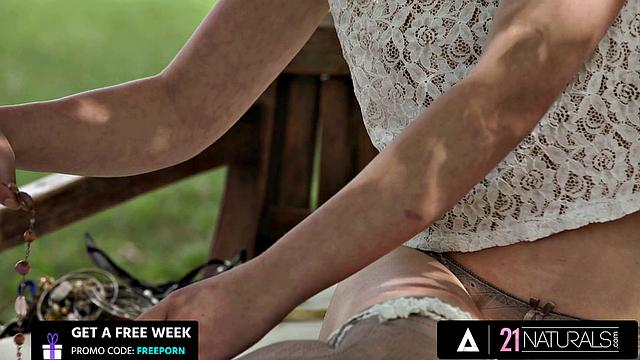 21 NATURALS - Sole Seduction - Amaris' Feet Milk a Cock Dry