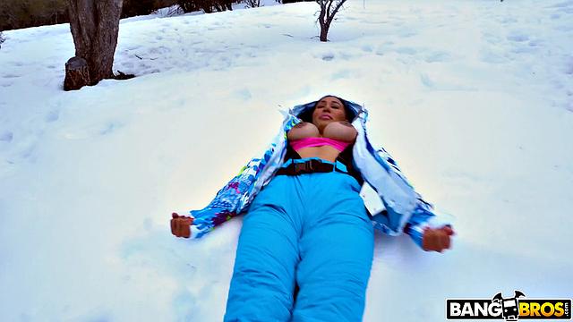 Amia Miley's Winter Vacation