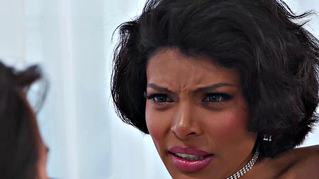 Транс латина и черная подруга трахаются с татуированным членом и Кейси Кей, Лола Морена