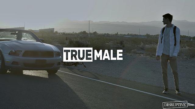 Элайджа сбежал от церковной мамы прямиком в гей-грехи Вегаса