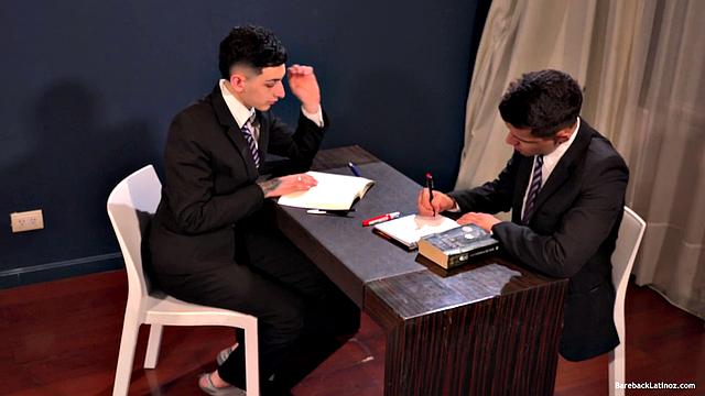 Феликс и Илхан: латинский красавец не оставляет шансов его заднице, лижет и трахается как последняя ночь перед налоговой проверкой.