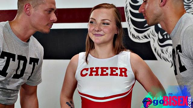 Petite athletic babe pounded in 3some