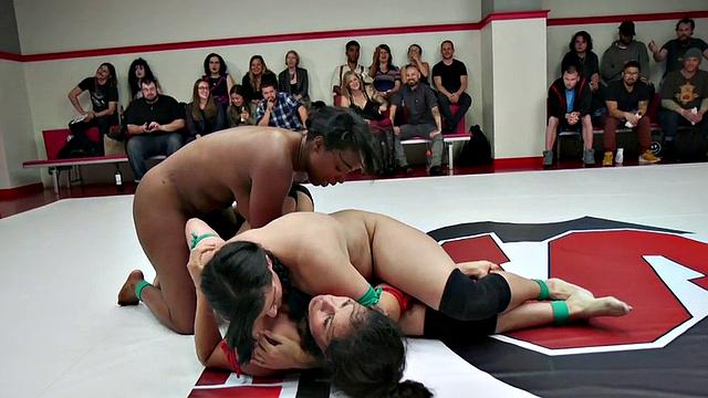 Lez MILF wrestlers enjoy fingering in group
