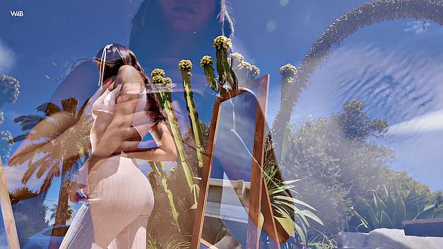 Элли Луна зависла в зеркале так, что трусы оказались лишними