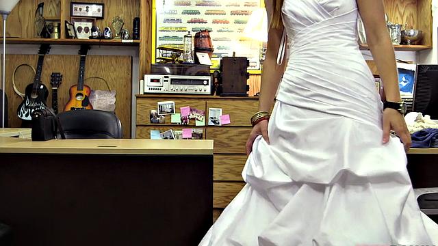 Pawnshop beauty sucking before sex after stripping off