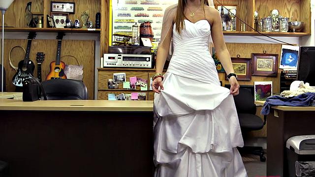 Pawnshop beauty sucking before sex after stripping off