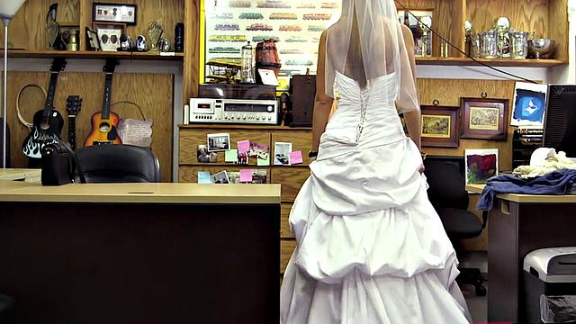 Pawnshop beauty sucking before sex after stripping off