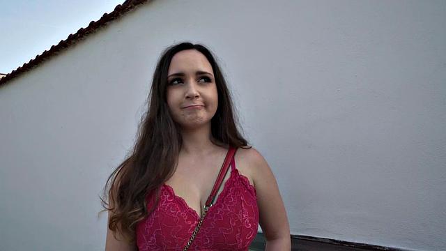 Pulles babe fucks for cash after giving titjob