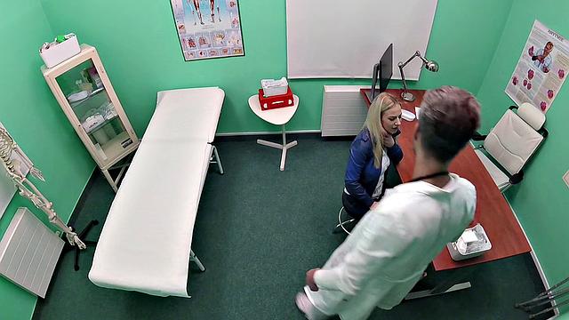 Czech hottie gets cures with deepthroating and cowgirl riding in hospital