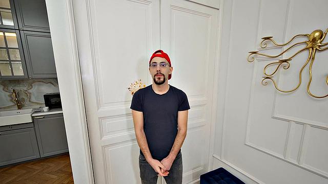 HUNT4K. All Customer's Whims for the Guy She Loves