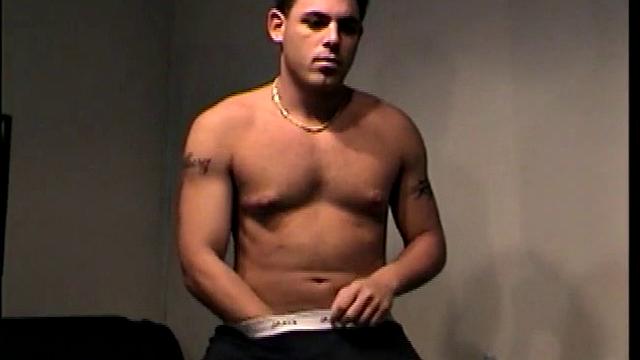 Жаркий качок Итан дрочит до последней капли