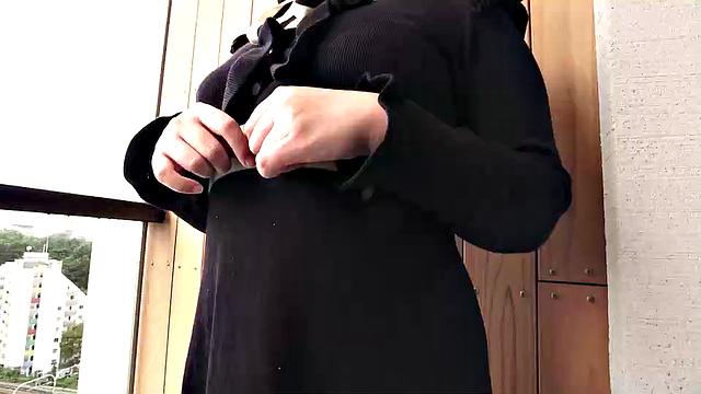 мадока ватанагэ после смены балует свои аппетитные формы