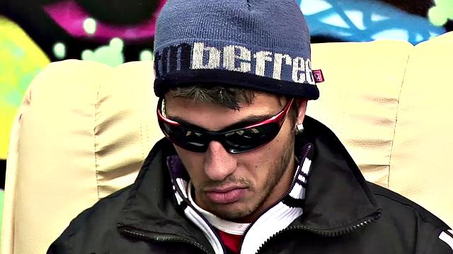 Гарри Хэнсон дрочит волосатый член и кончает мощно