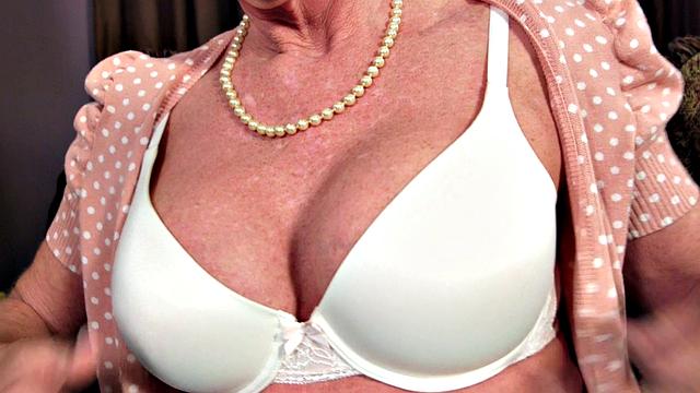 Honey Ray Fucks Her Pot