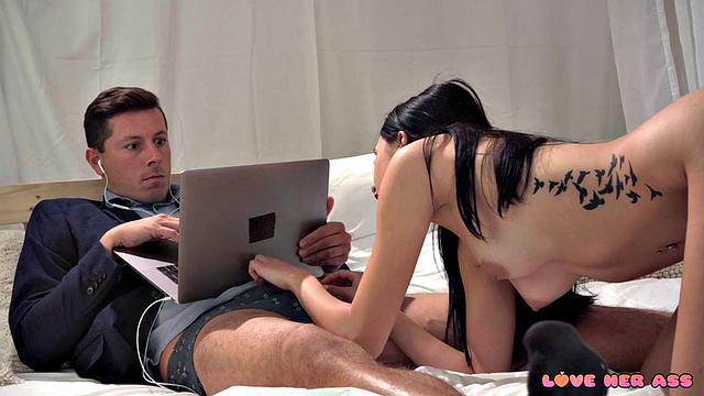 Horny Girlfriend Ass Vs Work Meeting