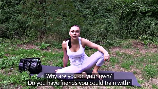 Sexy brunette gets nailed hard in her yoga pants outside in park