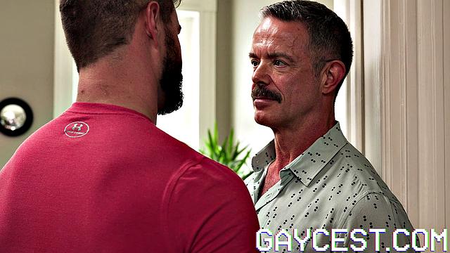 дядя риис получает кайф от минета и жёсткого траха без гондона