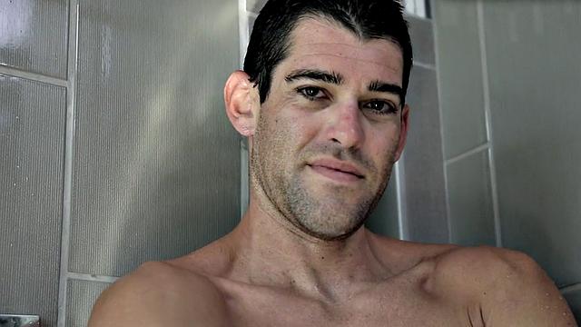 Amateur solo masturbates indoors after shower