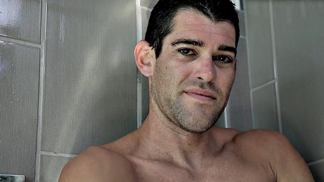 Amateur solo masturbates indoors after shower