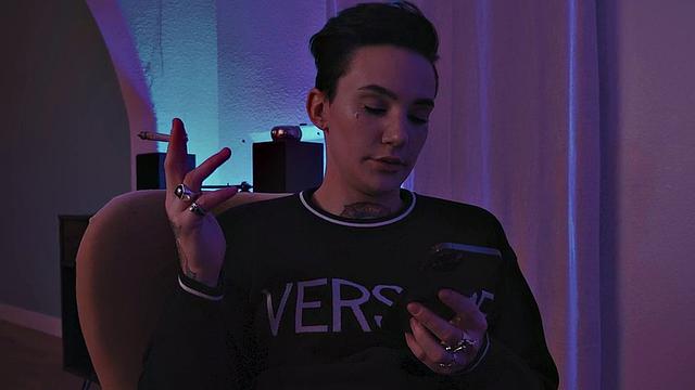 Lesbian 21yo pussylicked by busty inked GF with bigass