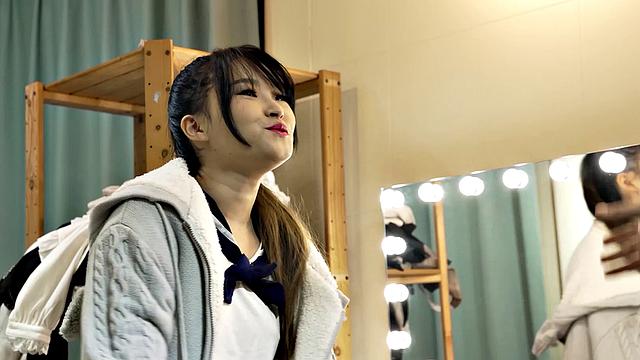 Idol Minnie Blackmailed By Her Manager