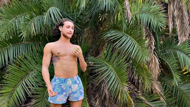 Amateur eager jock with tattoos jerks cock on casting