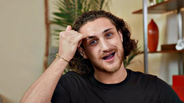 Amateur eager jock with tattoos jerks cock on casting