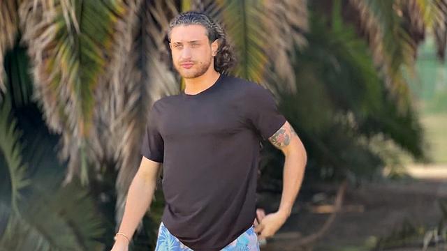 Amateur eager jock with tattoos jerks cock on casting