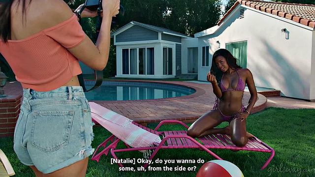 Когда Натали Брукс мажет маслом подруг на фотосессии, про купальники все забывают - Николь Китт и Люси Лотус уже не до снимков, только до секса.