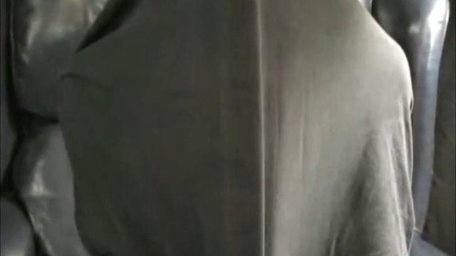 Майк не тянет - дрочит и заливает всё спермой