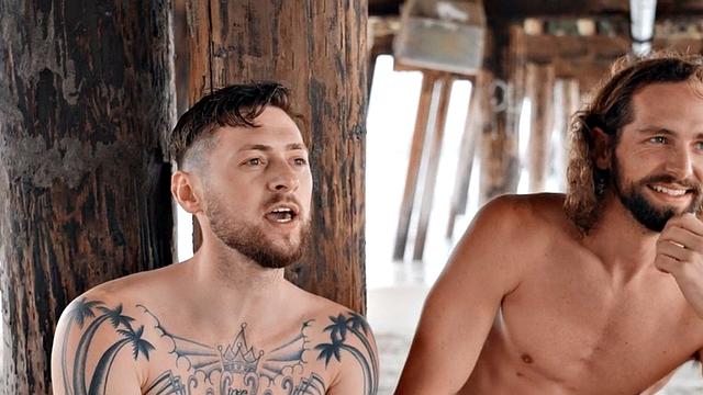 Tattooed amateur bottom barebacked and jizzed in sex