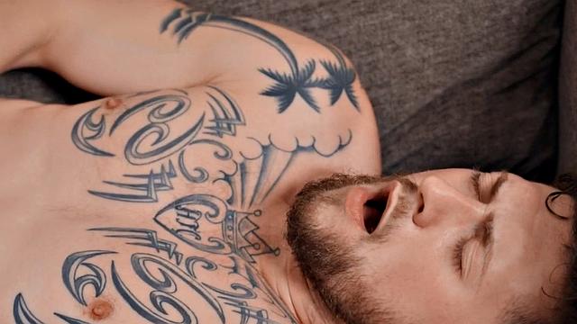 Tattooed amateur bottom barebacked and jizzed in sex