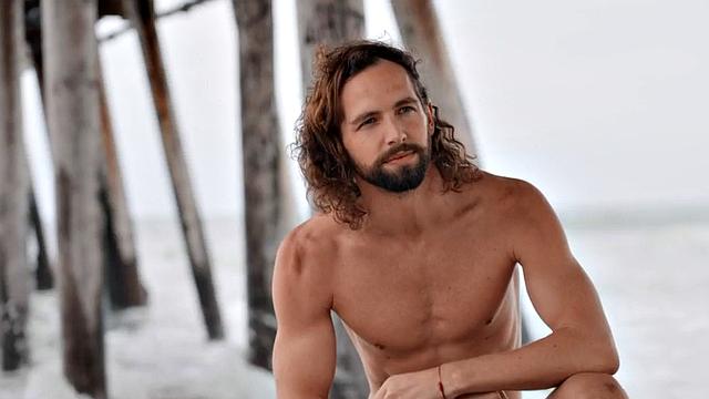 Tattooed amateur bottom barebacked and jizzed in sex