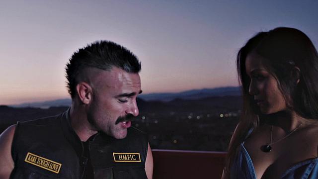 лана вайолет трахается по-жёсткому в грузовике