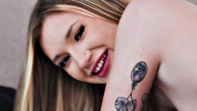 Cockhungry babe pounded in doggystyle begging for cum