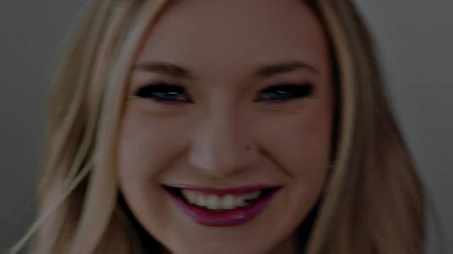 Cockhungry babe pounded in doggystyle begging for cum