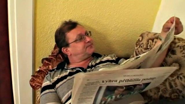 Teen rides old man cock in reverse cowgirl