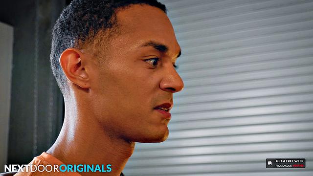 Качок-механик наказывает самоуверенного петуха