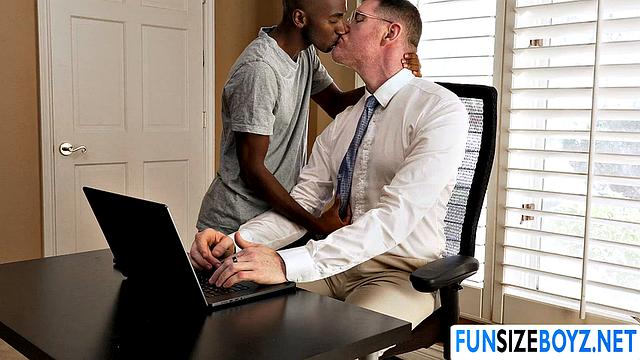 My work distraction wants to get fucked in the ass