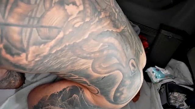 Real amateur muscled hunk fucks gay hunk in van