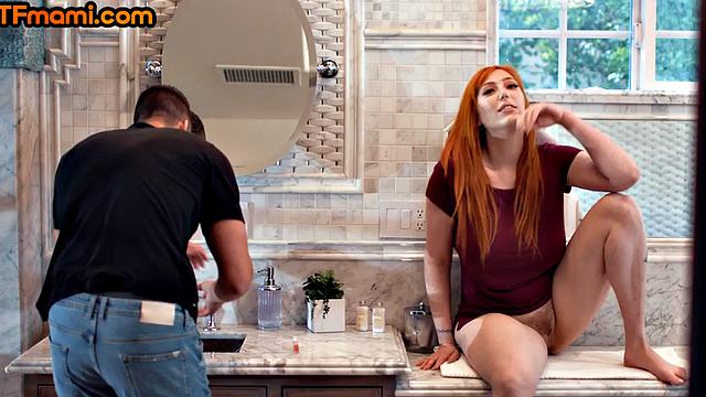 пышная рыжая мачеха страстно трахается с пасынком на стороне