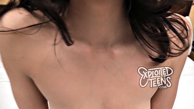 высокая латинка впервые снимается в pov с отсосом и мастурбацией