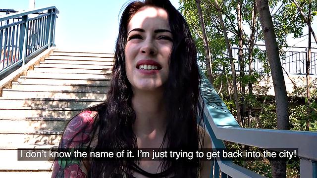 татухастая красотка торгуется, отсасывает и получает обильный кремпай