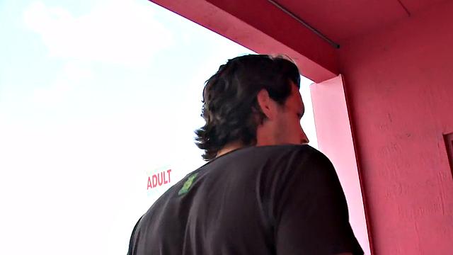 Baited guy enjoys gay gloryhole