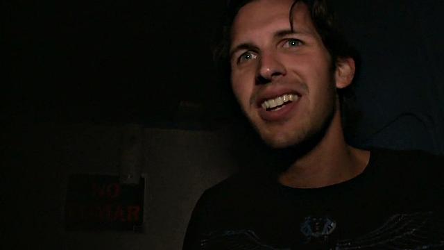 Baited guy enjoys gay gloryhole