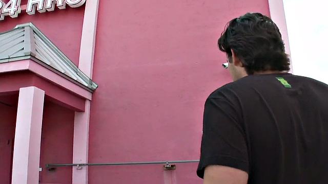 Baited guy enjoys gay gloryhole