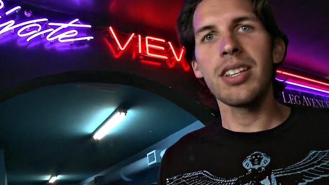 Baited guy enjoys gay gloryhole