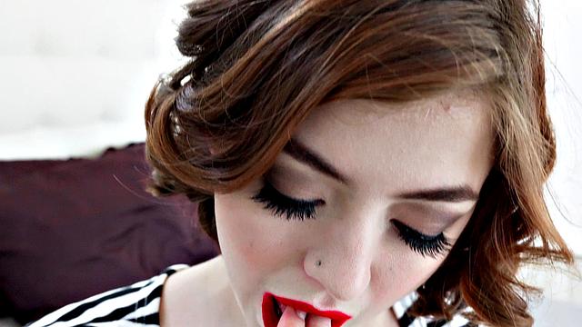 Ginger Femme Fatale Gets Pounded